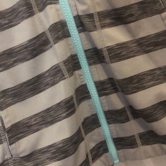 Zip front Athletic fit jacket - Picture 3 of 3